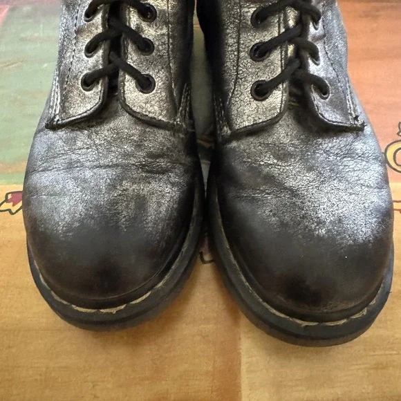 Dr Martens 1B99 Boots Women Sz US 9 EU 41 Distressed Metallic Silver 14 Eyelets - Picture 4 of 12